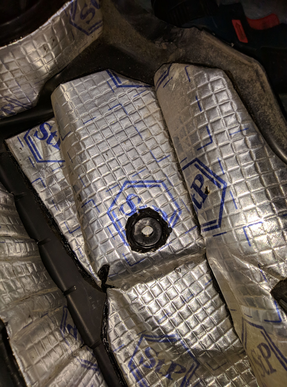 муфта в отверстии — Lada Vesta SW Cross (1G)