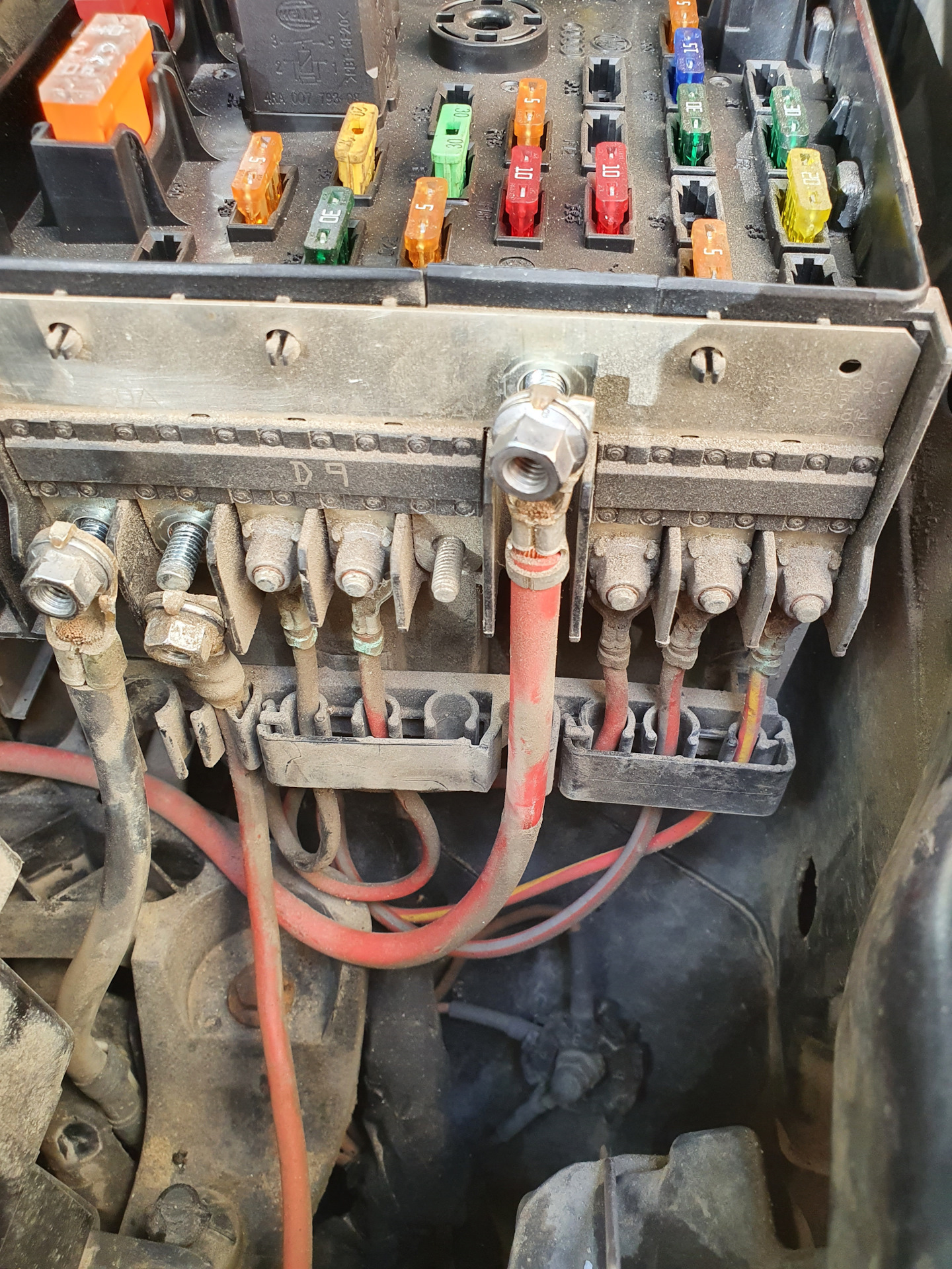 Установка многоконтактного предохранителя от СС на 400А — Volkswagen ...