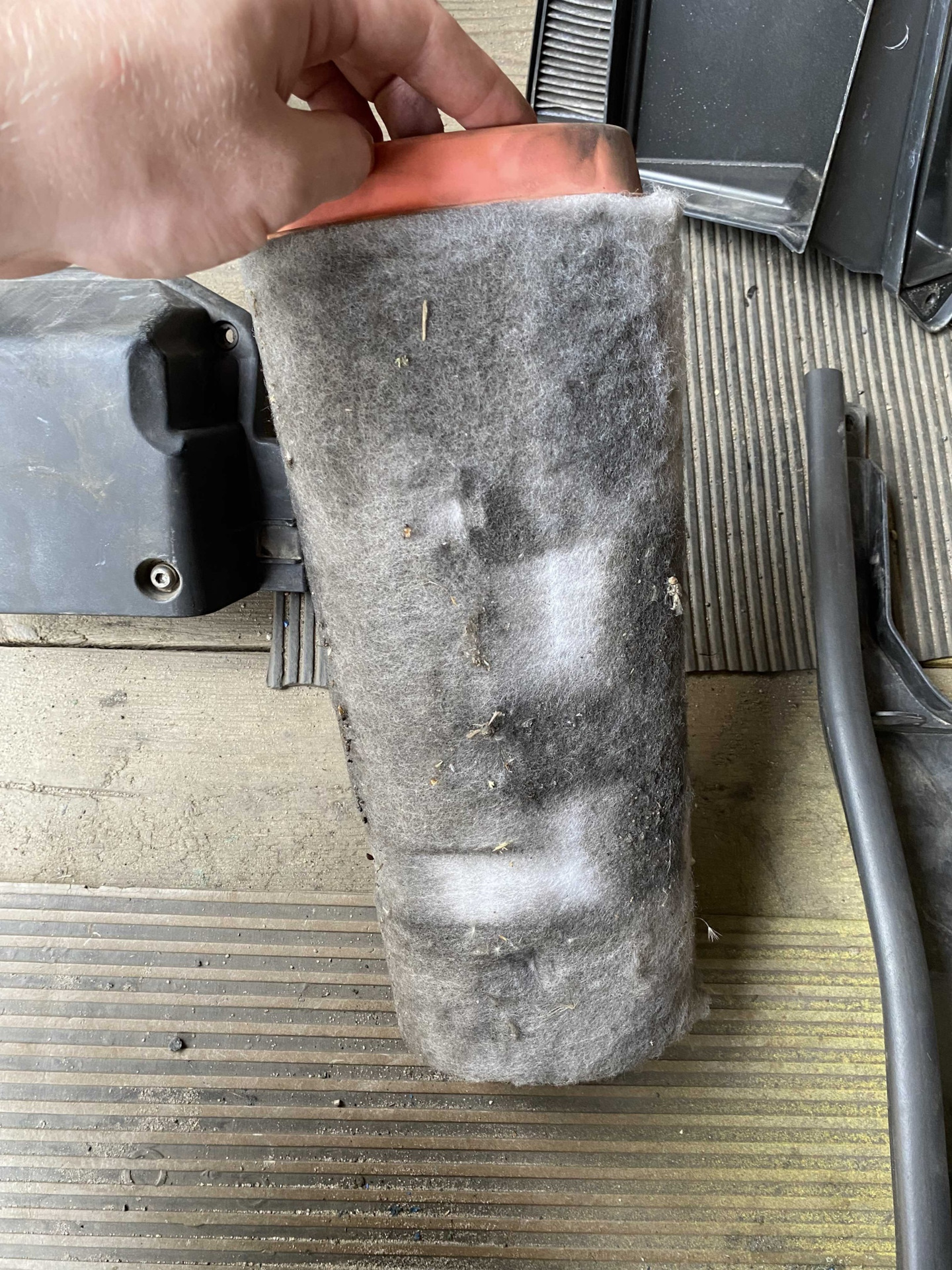 Замена салонного и воздушного фильтров, чистка клемм АКБ — BMW 1 series ...