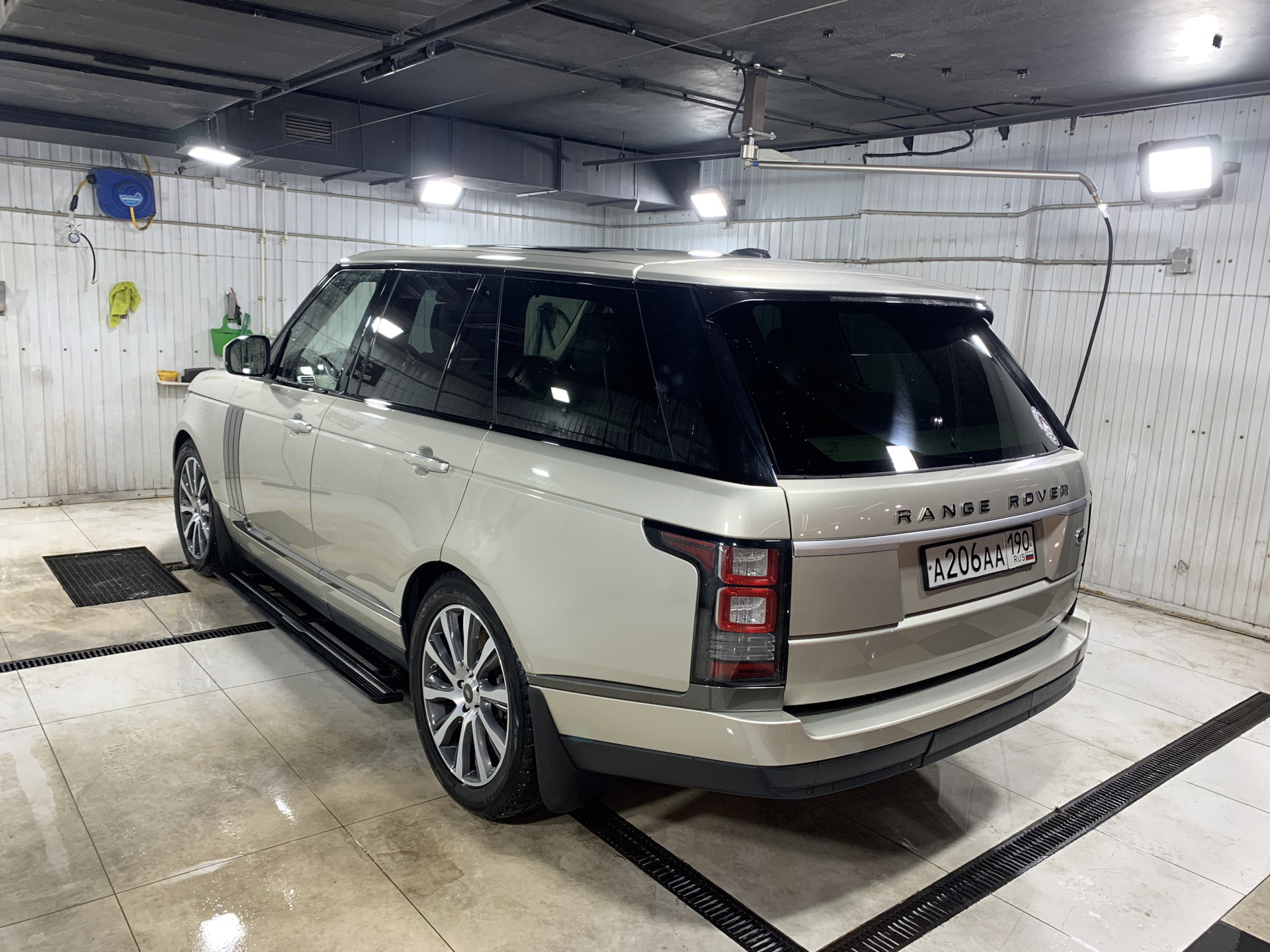 Как правильно отмыть Range Rover после зимы — Land Rover Range Rover (4G),  4,4 л, 2013 года | мойка | DRIVE2