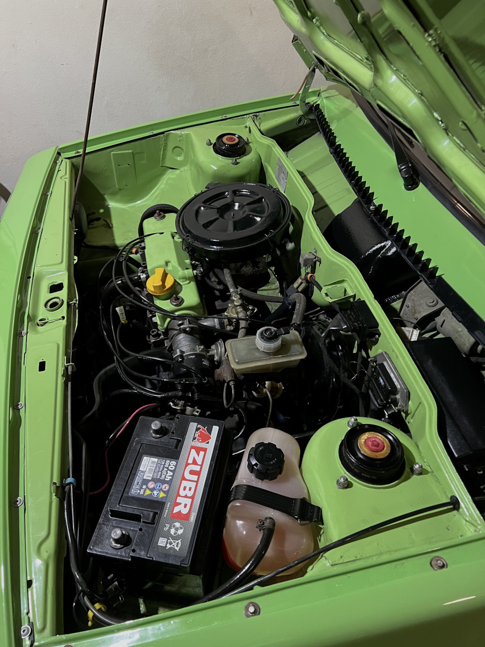 Привели подкапотное пространство в порядок перед Крокусом — Lada 2108 ...