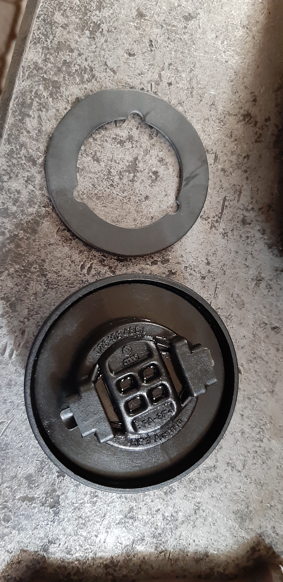 Замена уплотнительной резинки на масляной заливной пробки. — Volkswagen ...