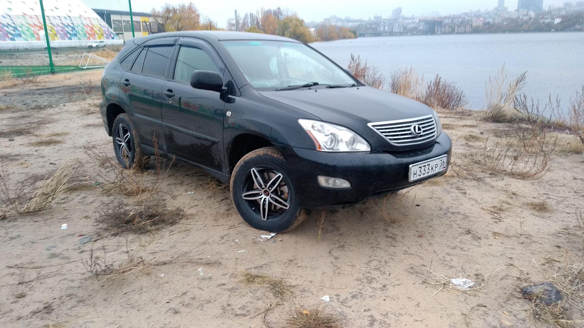 Тойота харриер благовещенск. Toyota Harrier 2004. Тойота Харриер цвет мокрый асфальт фото. Тойота Харриер логотип вектор