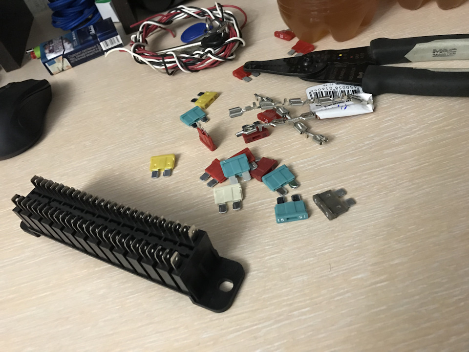 Блок предохранителей от Волги — LADA 21063, 1,3 л., 1988 года ...