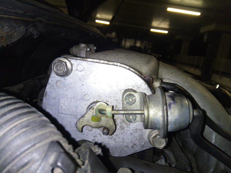 Замена заслонки впускного коллектора, системы VIAS — Nissan Teana (J31 ...