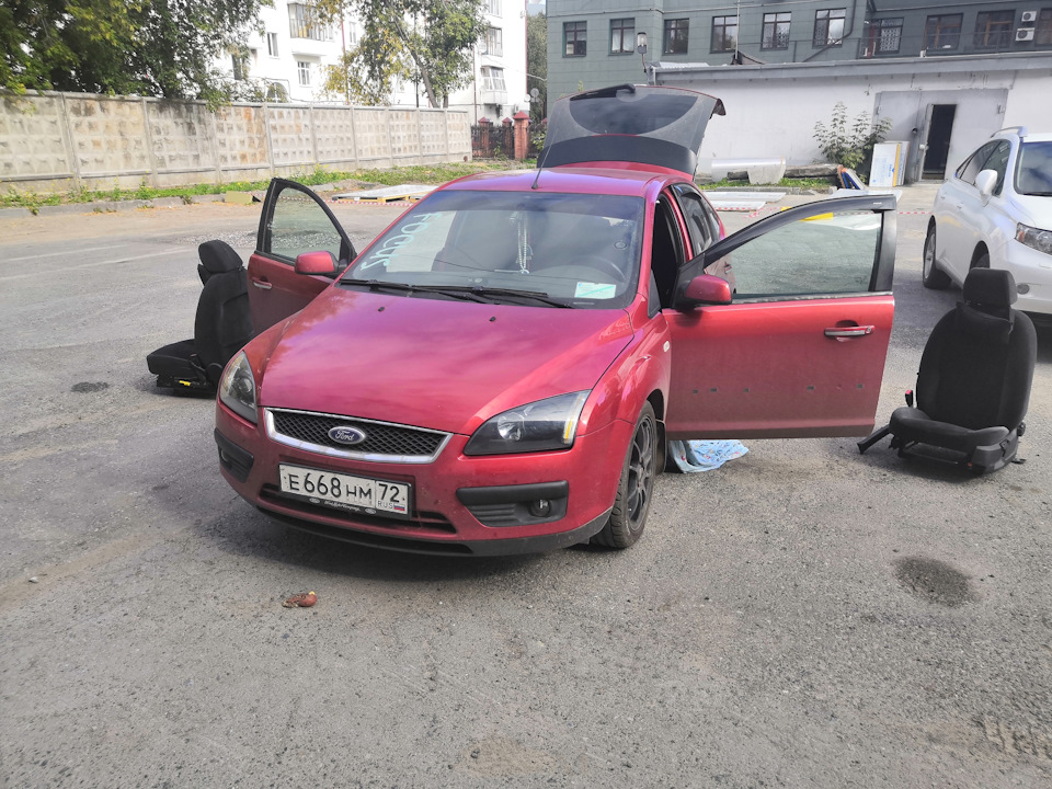 Подключение подогрева сидений по штату — Ford Focus II Hatchback, 1,8 л ...