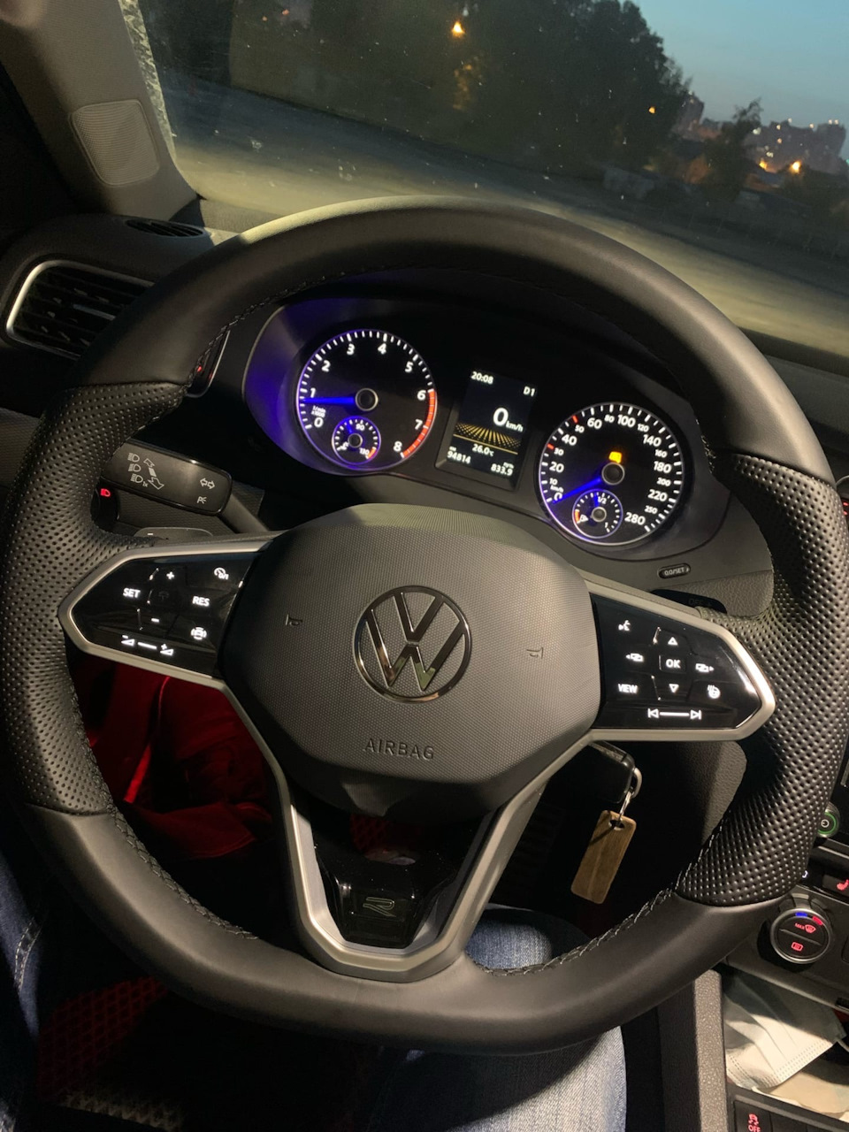 Установка обогрева руля и замена рамки сенсорного руля — Volkswagen ...