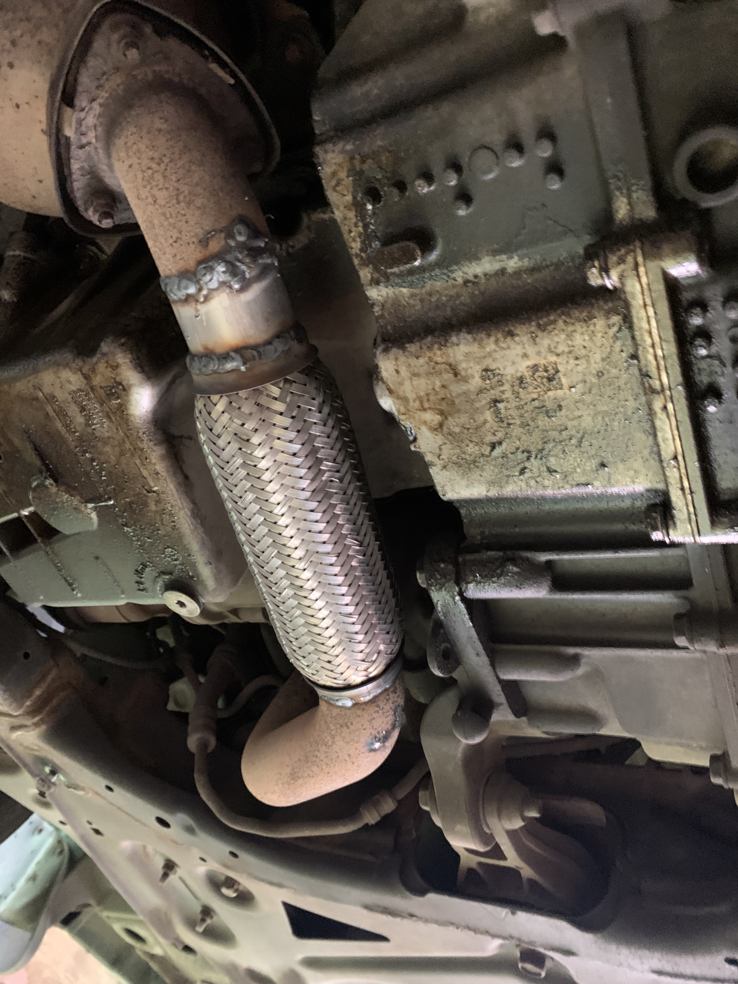 Прогорела гофра глушителя — Opel Mokka, 1,8 л, 2018 года | визит на ...