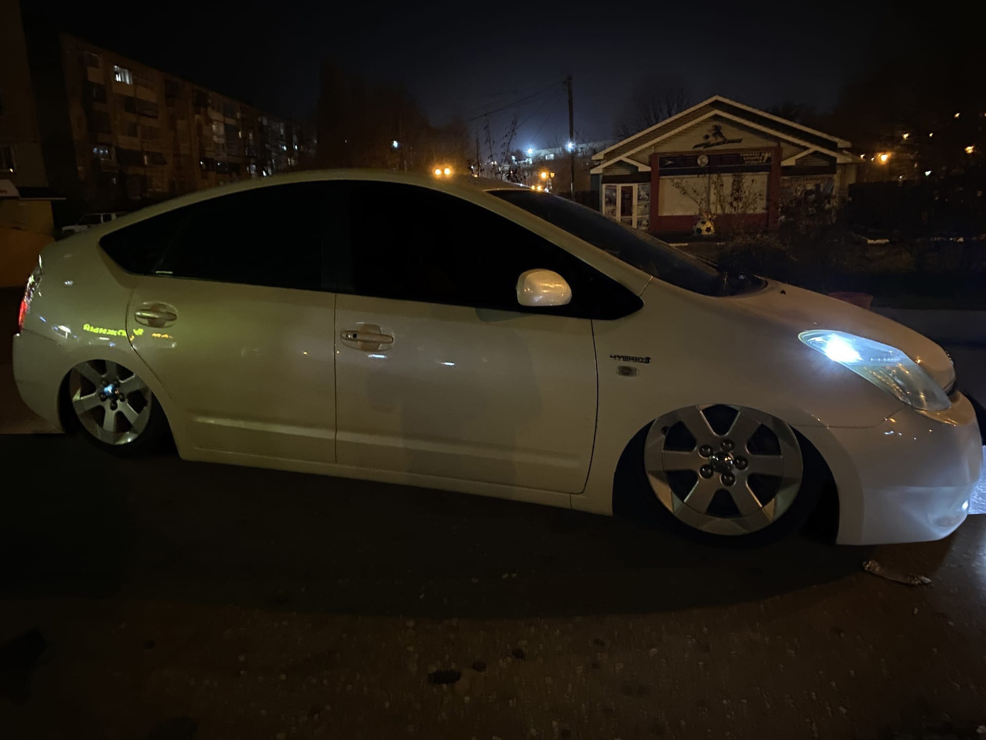 Закатал в круг и занизил — Toyota Prius (20), 1,5 л, 2008 года | прикол |  DRIVE2