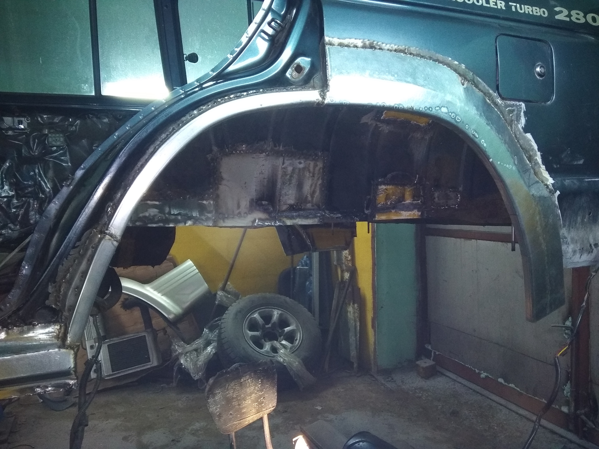 заднее крыло паджеро спорт 2,5 тд 2001 г. задние крылья паджеро 2. крыло заднее pajero 2. ремонтная арка pajero 2. задние крылья паджеро 2.