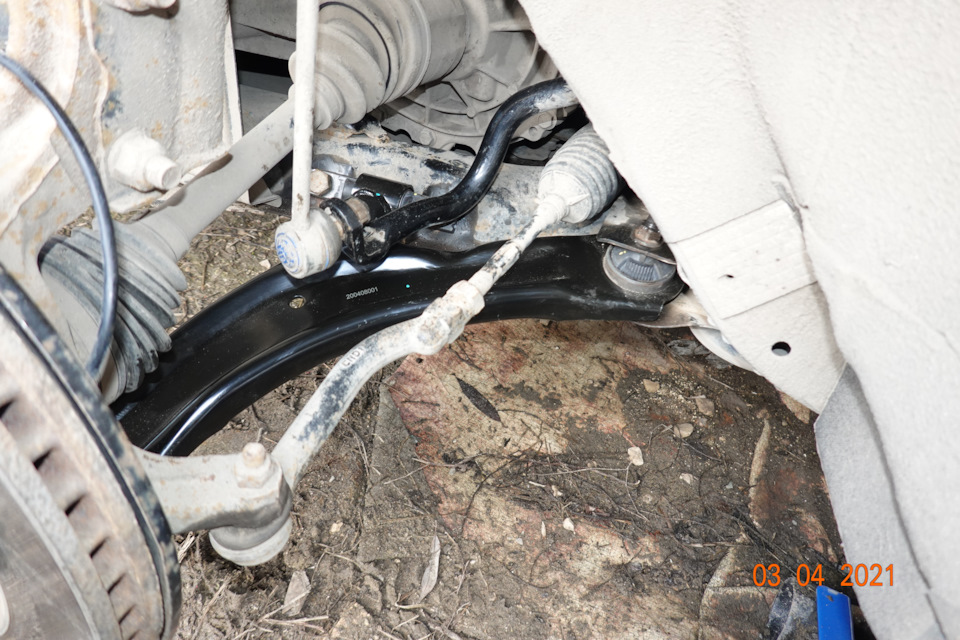 Левы рычаг TRW установлен — Nissan X-Trail II (t31)