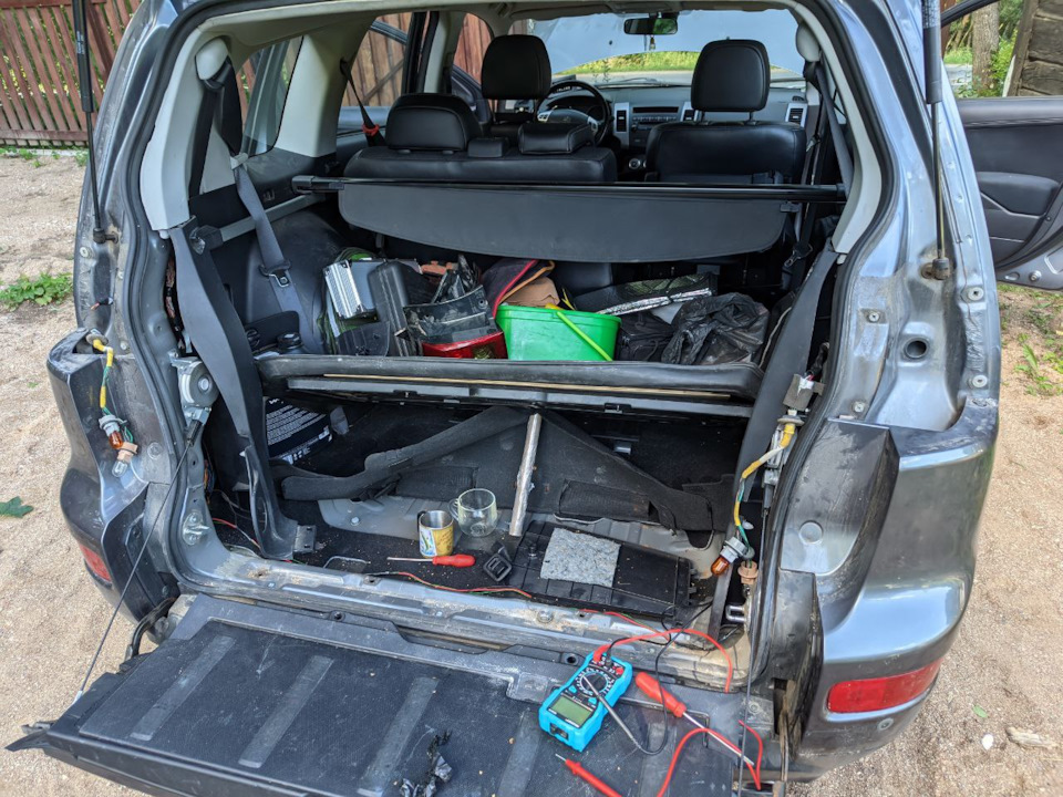 Пропали правые габариты и свет в бордачке. Решено. — Peugeot 4007, 2,4 ...