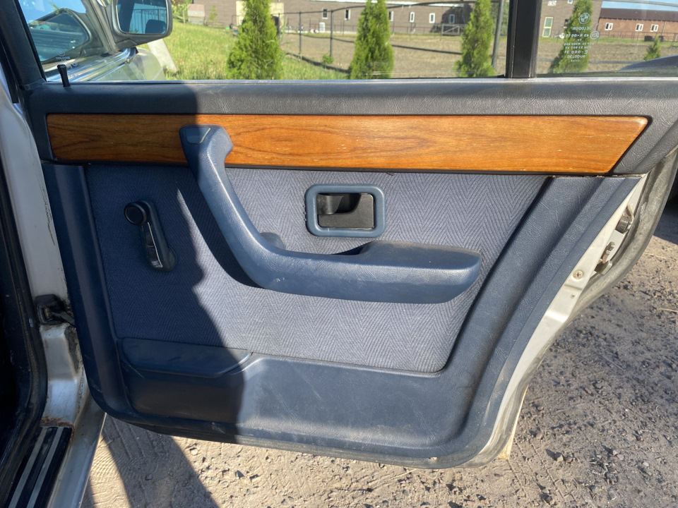 Фото в бортжурнале BMW 7 series (E23)