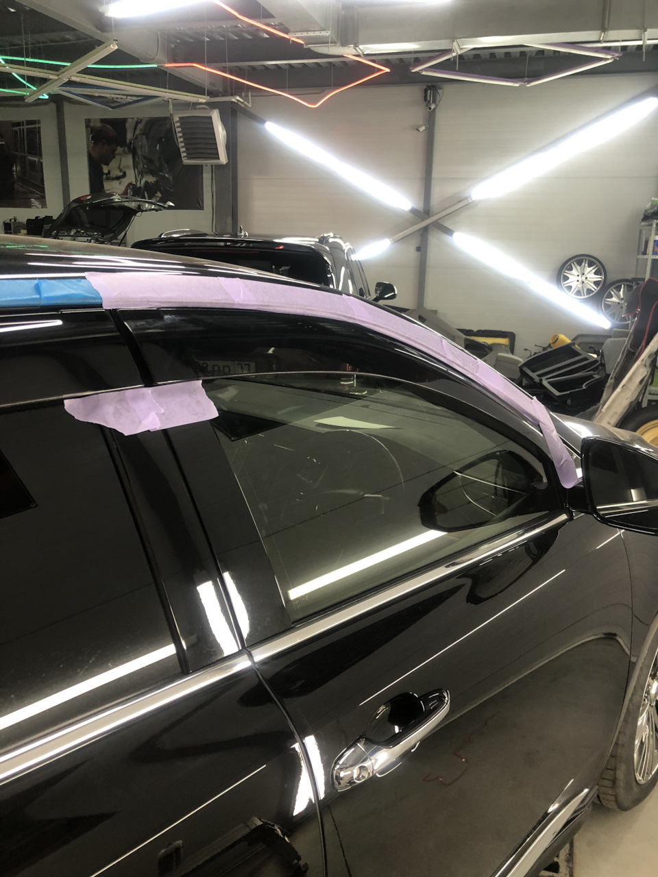 Установка оригинальных ветровиков — Toyota Harrier (3G), 2 л, 2015 года ...