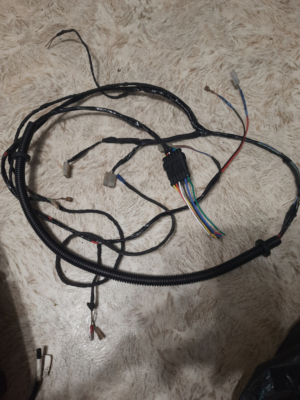 Готовая коса багажника — Audi 80 (B3)