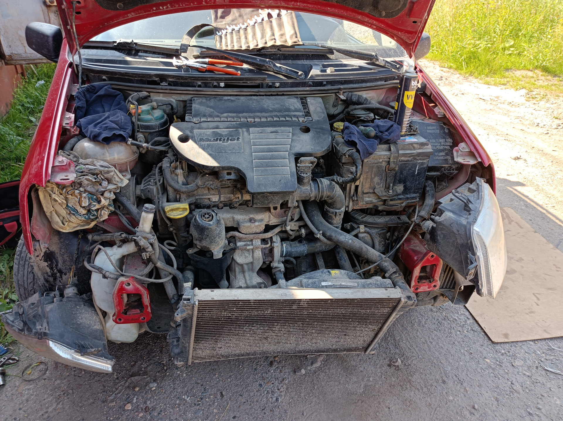 Замена патрубка воздушного расходомера воздуха.Промывка датчика ...