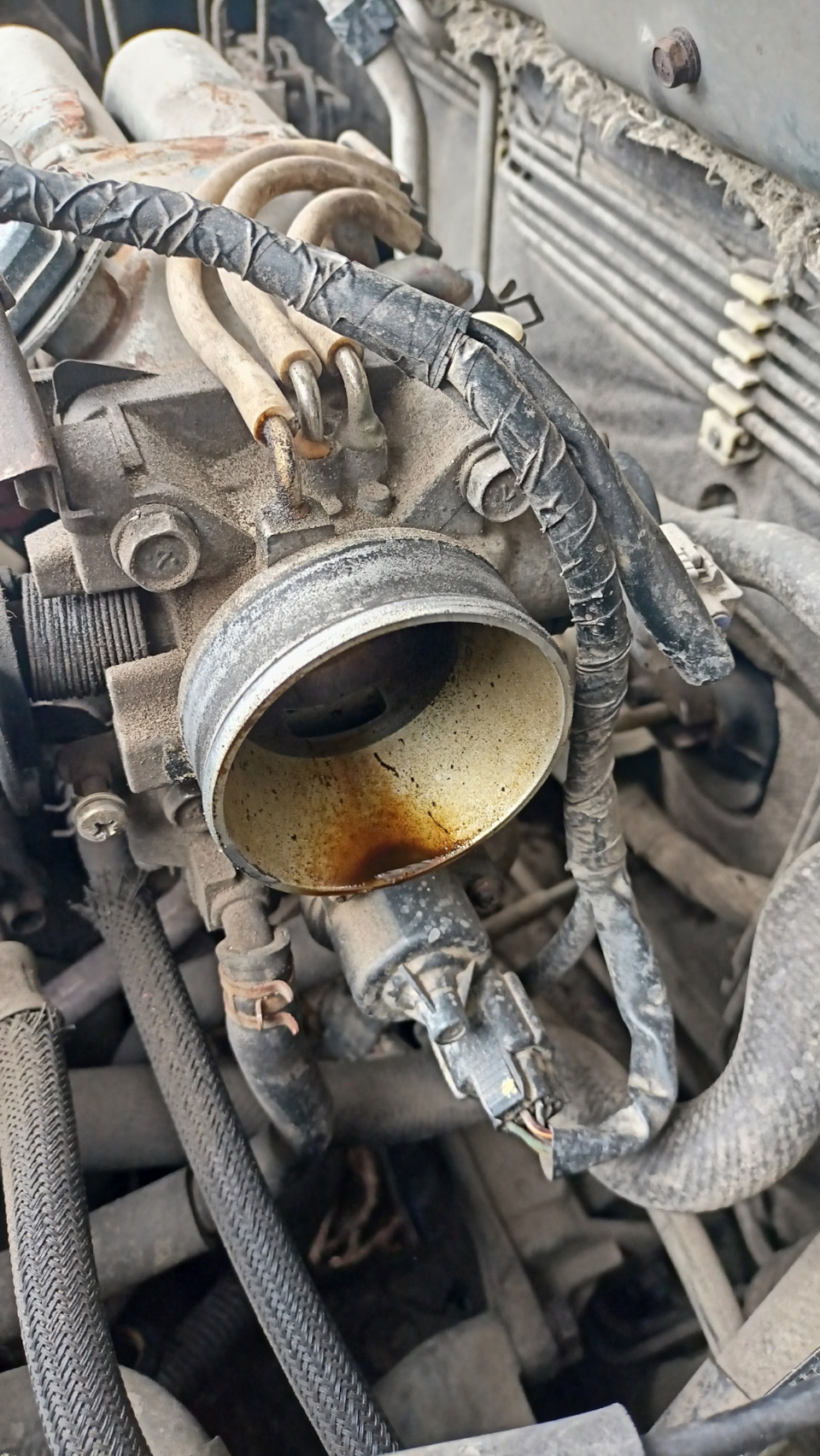 Масло в патрубке и дросель — Mitsubishi Lancer IX, 1,6 л, 2005 года ...