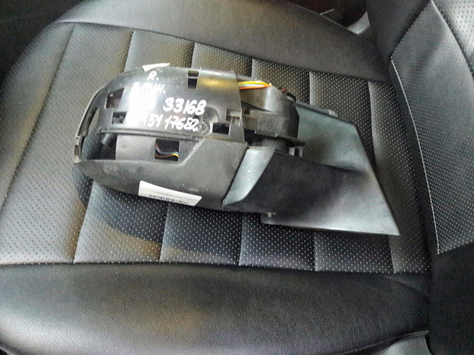 Недорогие ошметки, которые оказались вполне себе — целым зеркалом ) — Ford Focus Hatchback III