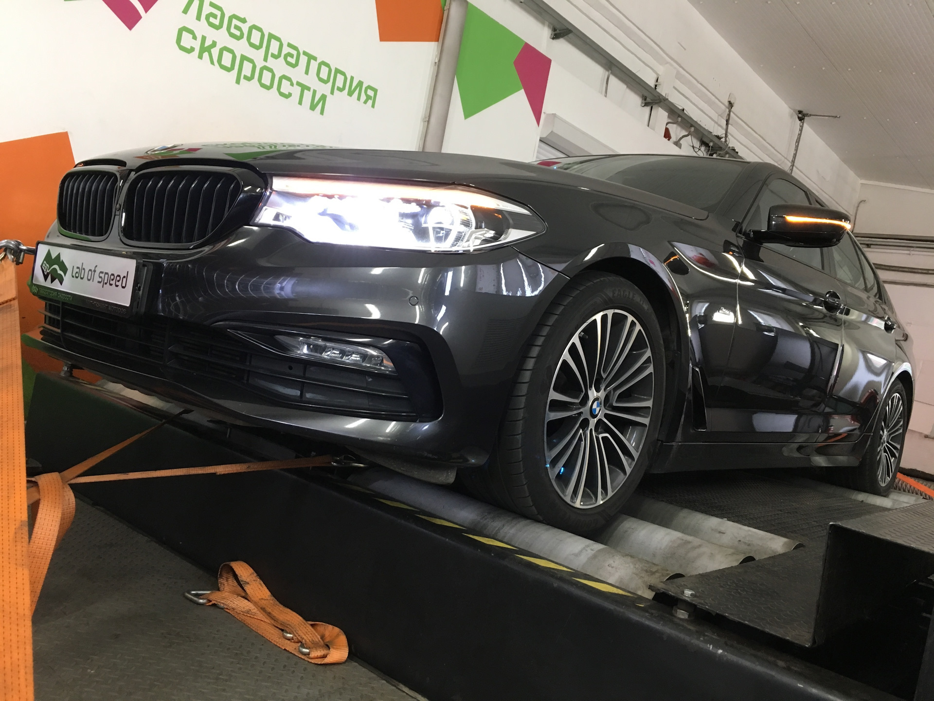 Бмв g30 разгон. 520 G30. Выхлопная трасса BMW g30 520d. Чип тюнинг BMW g30 520d. Замена масла BMW 520d g30.