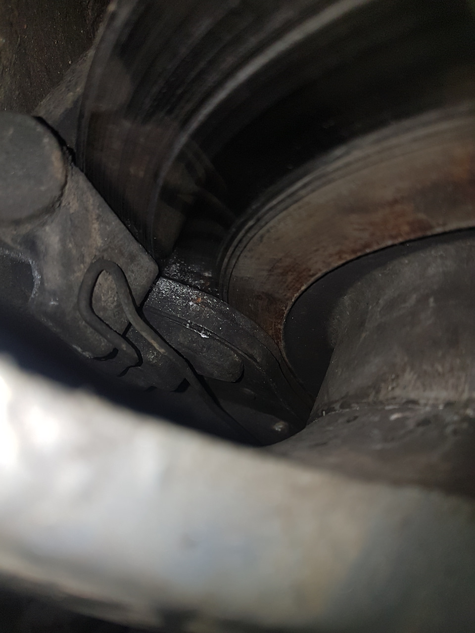 мазда 3 2.0 bl акпп, 2009 неравномерно стираются тормозные дискт — DRIVE2