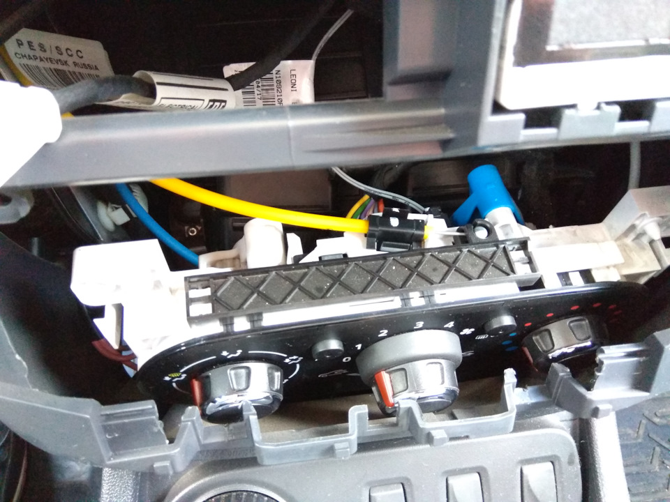 Замена ламп подсветки отопителя (блока климата) салона — Nissan Terrano ...