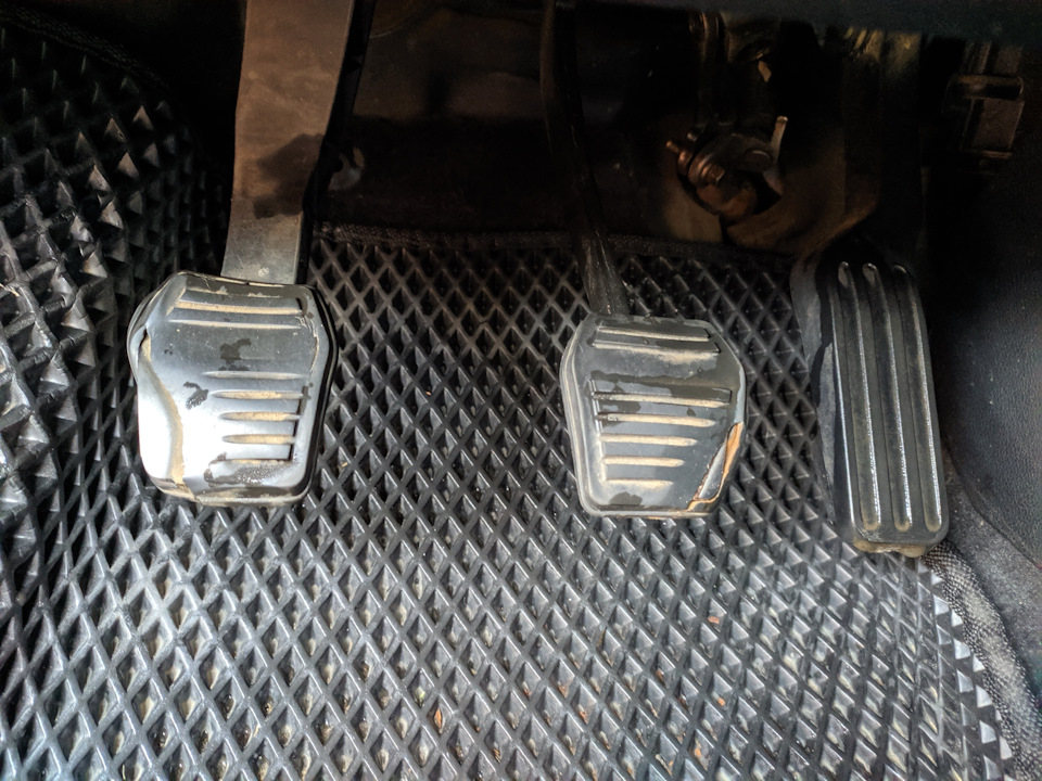 Замена накладок педалей — Ford Mondeo III, 1,8 л, 2007 года ...