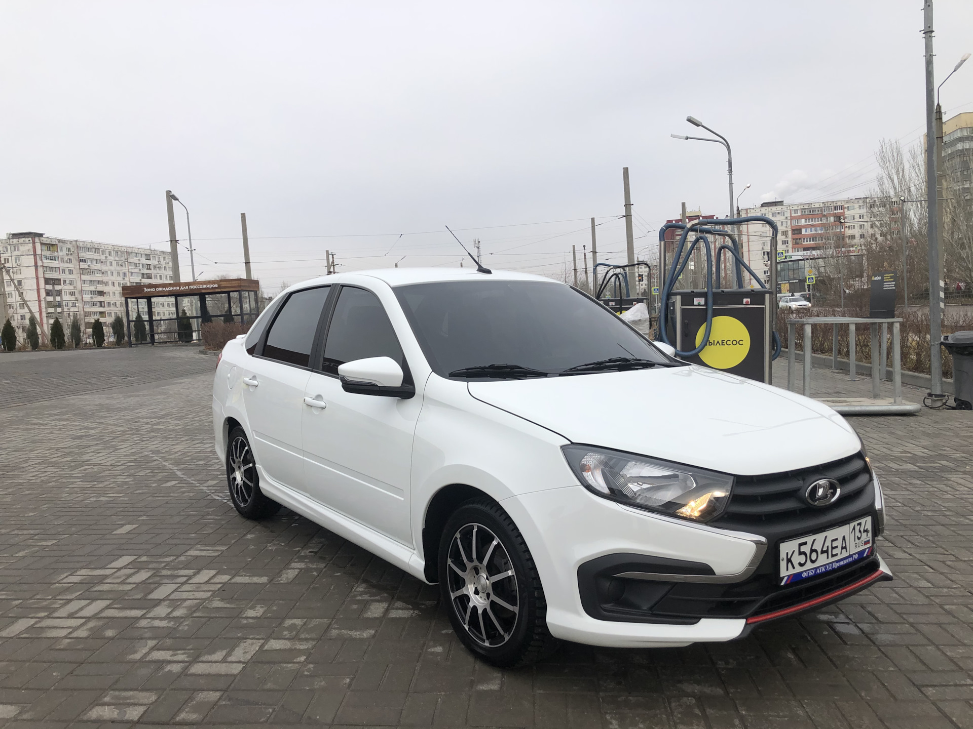 Фото днём (тонер 35%) — Lada Гранта (2G) FL, 1,6 л, 2020 года ...