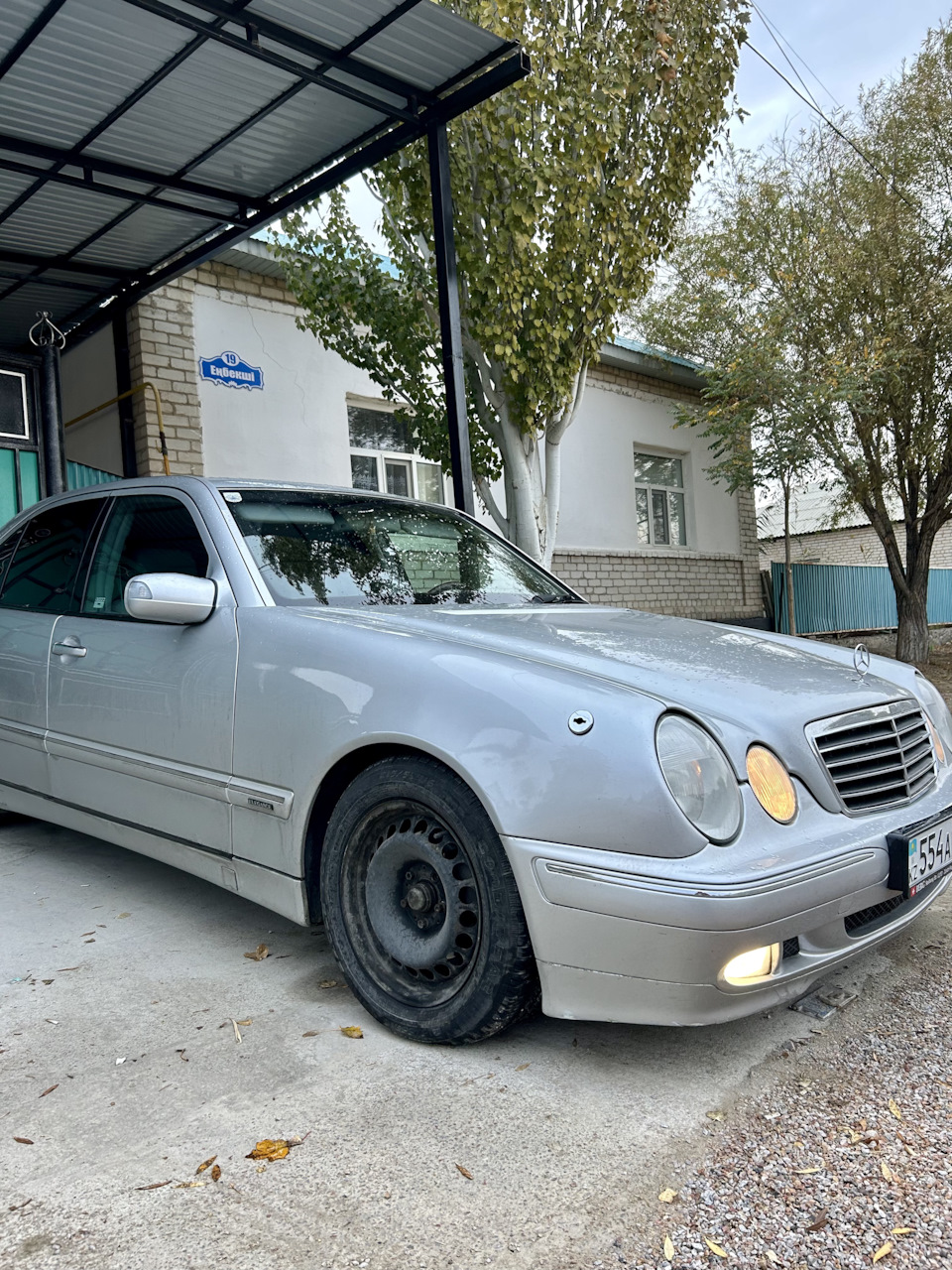 Боковой порез #4 — Mercedes-Benz E-class (W210), 2,8 л, 2001 года ...