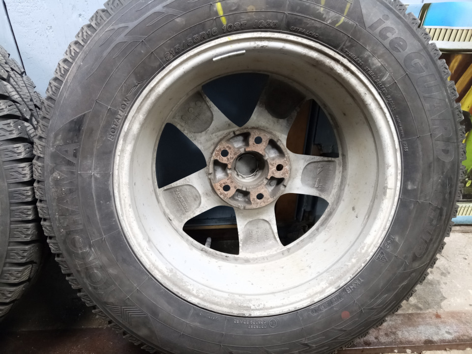 Photo from the logbook Nissan Qashqai (1G). Found on photo: Hankook RA28E Radial