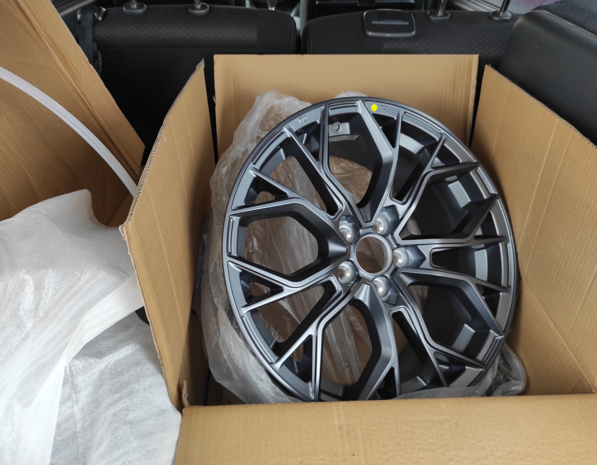 Покупка дисков — Toyota Prius (50), 1,8 л, 2019 года | колёсные диски ...