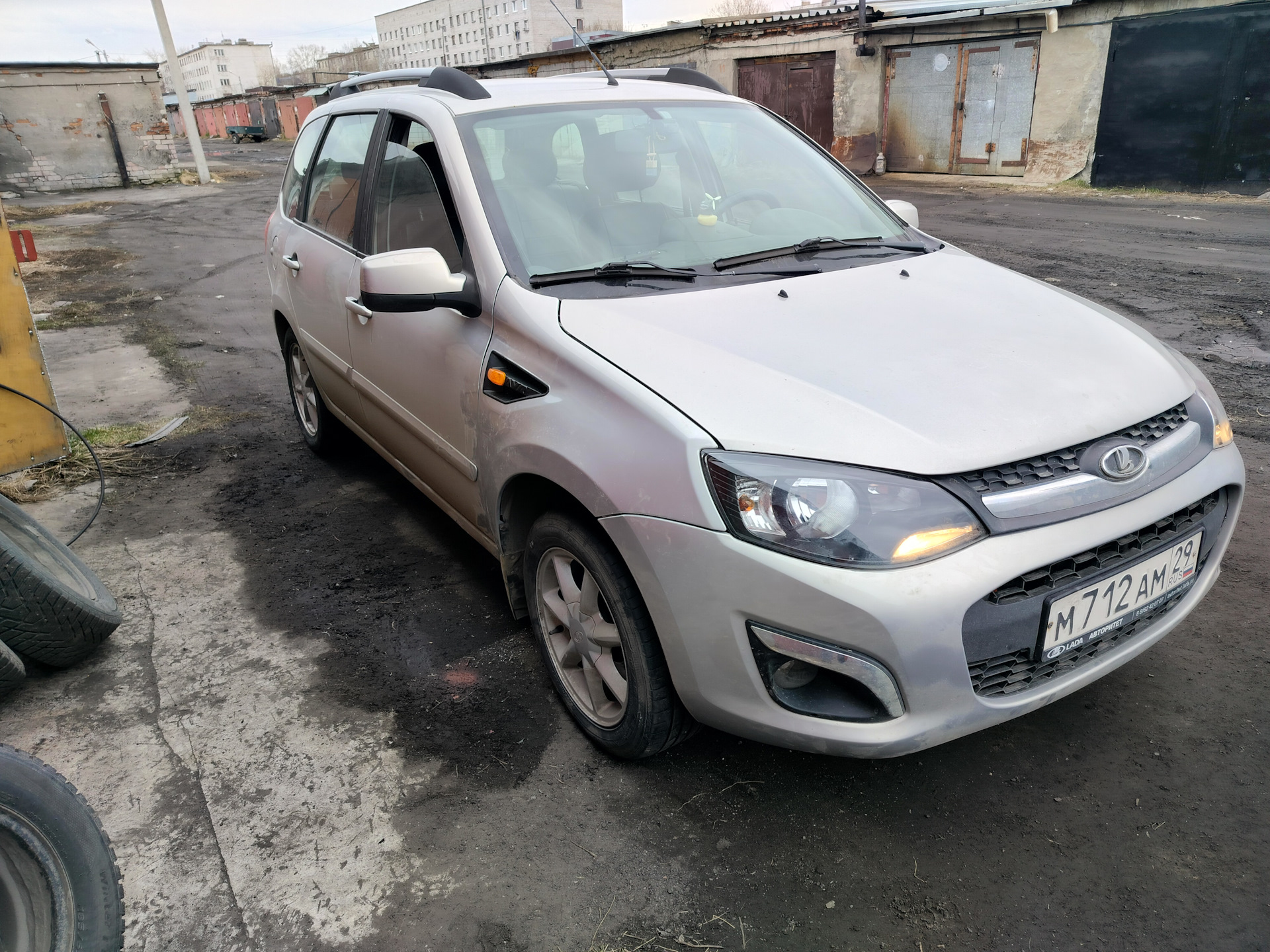 Пластиковые крылья — Lada Калина Универсал (2G), 1,6 л, 2014 года ...