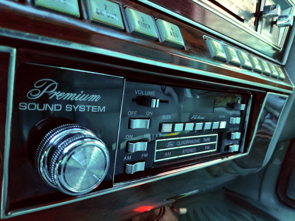 Фото в бортжурнале Lincoln Town Car I