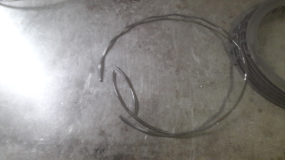 Остатки пружины — Mitsubishi Lancer IX