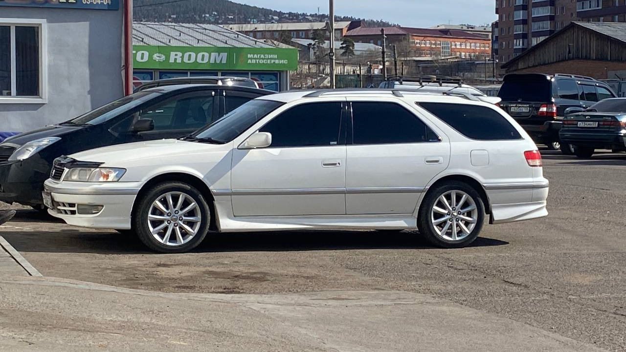 Toyota mark ii qualis