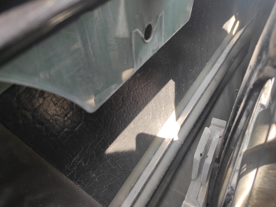 Задний, левый стеклоподьемник. — Skoda Superb Mk1, 1,8 л, 2004 года ...