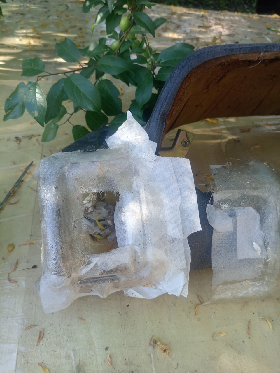 И левого — Lada 2120 Надежда