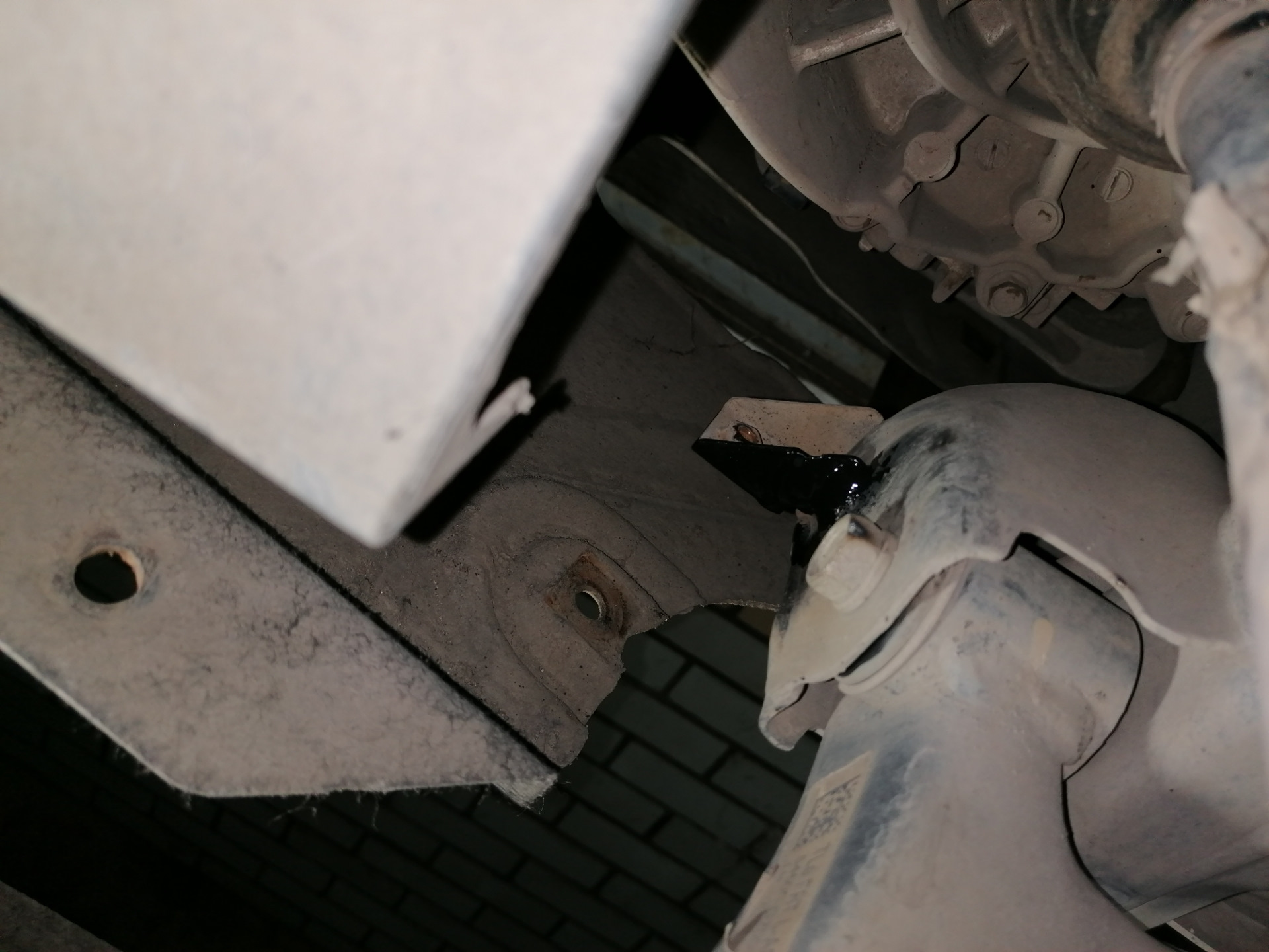 Лопнуло крепление защиты картера — Hyundai Tucson (TL), 2 л, 2016 года ...