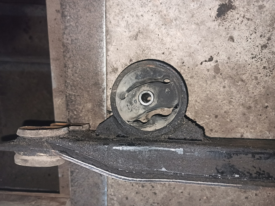 Устранение люфта рулевой колонки и регулировка рулевой рейки — Volvo ...