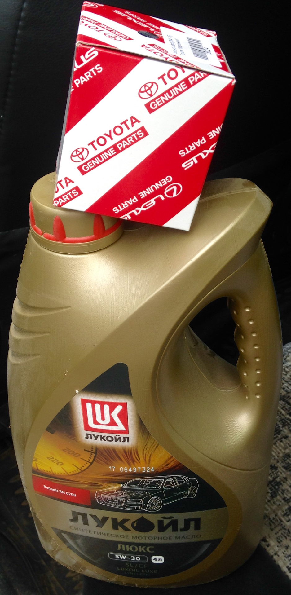 Королла 120 какое масло лить в. Тойота королла е150 моторное масло. Королла 150 масло в двигатель. Бежит масло toyota corolla 120. Масла с допуском т 4 для тойота.