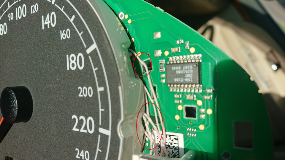 Передавлены провода. Монтаж ужасен. — Ford Galaxy (Mk II)