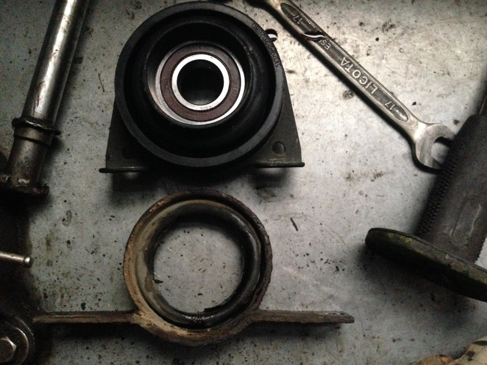 универсальный подвесной подшипник от газели — Audi S8 (D2), 4,2 л, 1998 ...