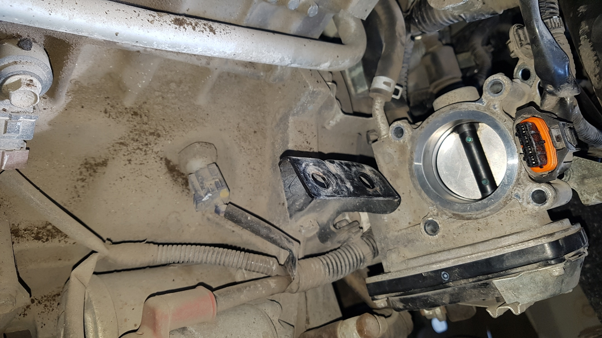 Замена прокладок впускного коллектора — Mitsubishi Lancer X, 1,6 л ...