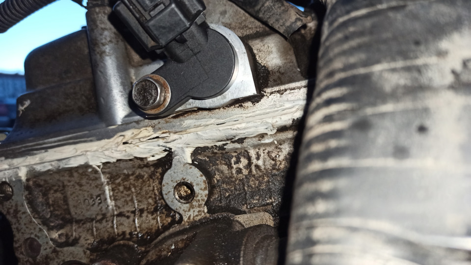 Подтекает датчик распредвала, замена уплотнительной прокладки — Nissan ...