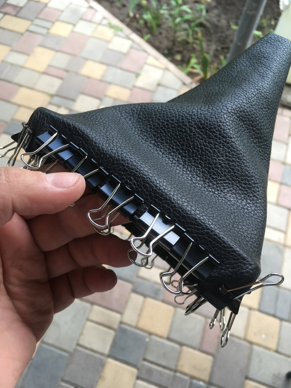 Приклеиваем и фиксируем — Volkswagen Passat Variant (B6)