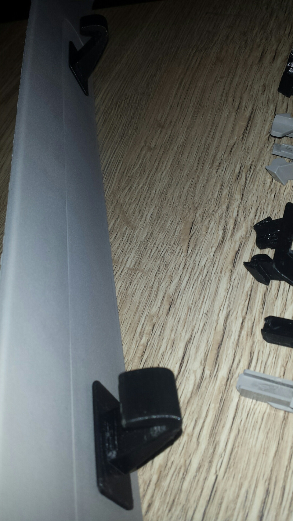 Крючки для солнцезащитных шторок 3-го ряда — Ford Galaxy (Mk III), 2 л ...