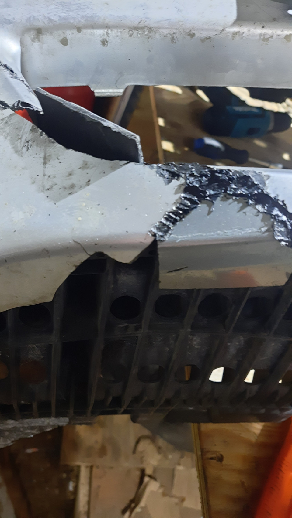 Пайка бампера. — Toyota Corolla (140/150), 1,6 л, 2006 года | своими ...