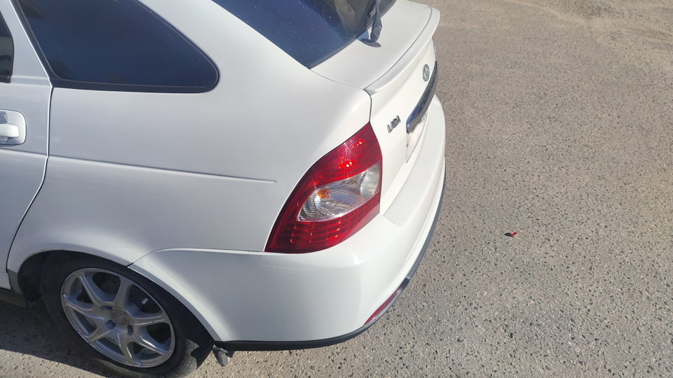 #37 Установка лип спойлера — Lada Приора хэтчбек, 1,6 л, 2011 года ...