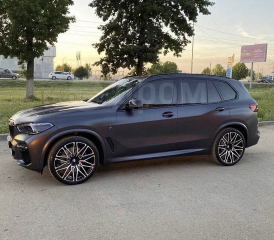 Диски x5m. 818 Стиль BMW x5 f15. BMW x5 g05 r21. 818 Стиль BMW x5 g05 r22. BMW x5 818 стиль r21.