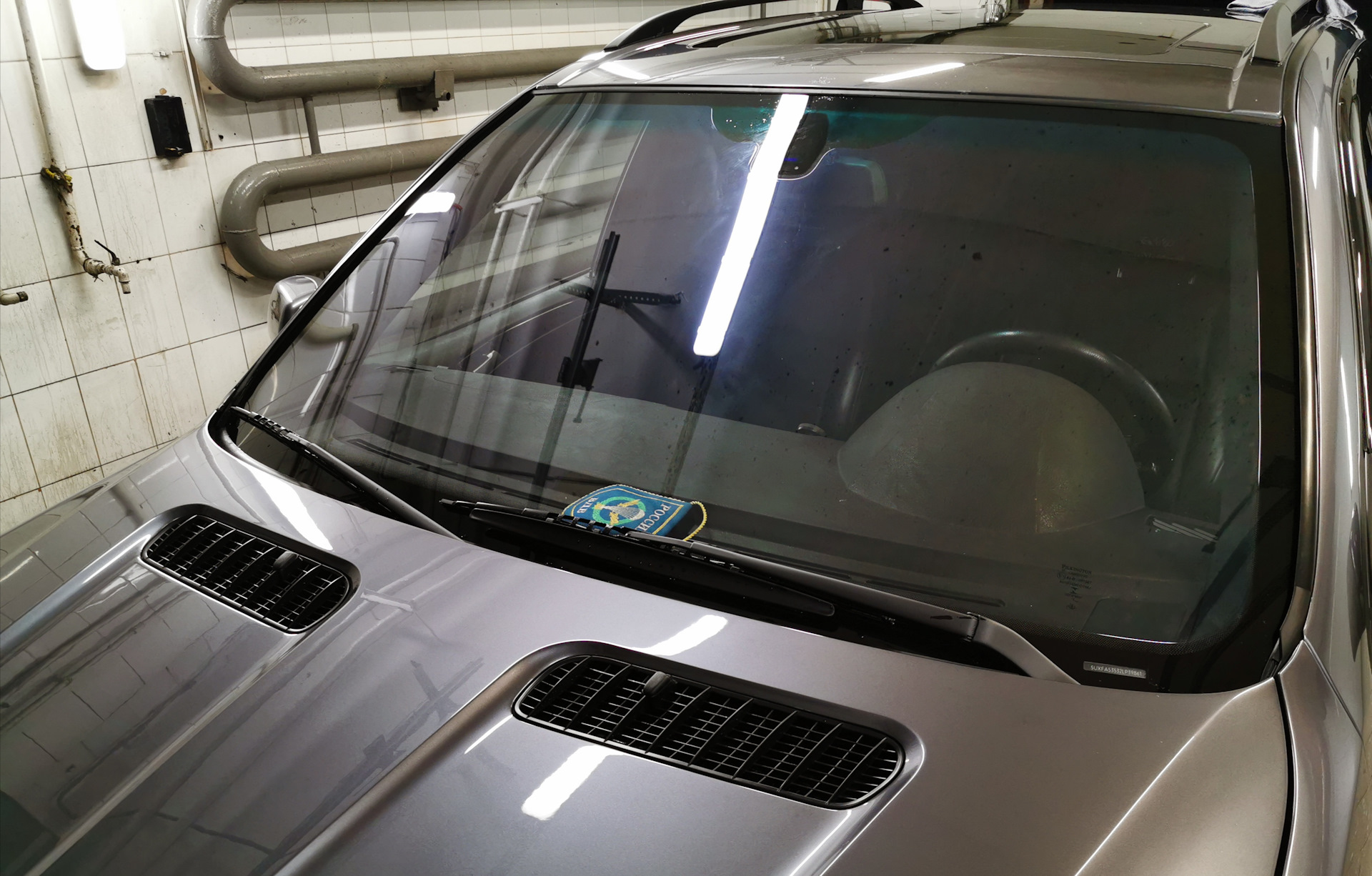 Лобовой х5 е70. BMW x5(e70)лобовое стекло. Лобовое стекло БМВ е53. Атермальное стекло е53. Лобовое стекло BMW e53 KVR.