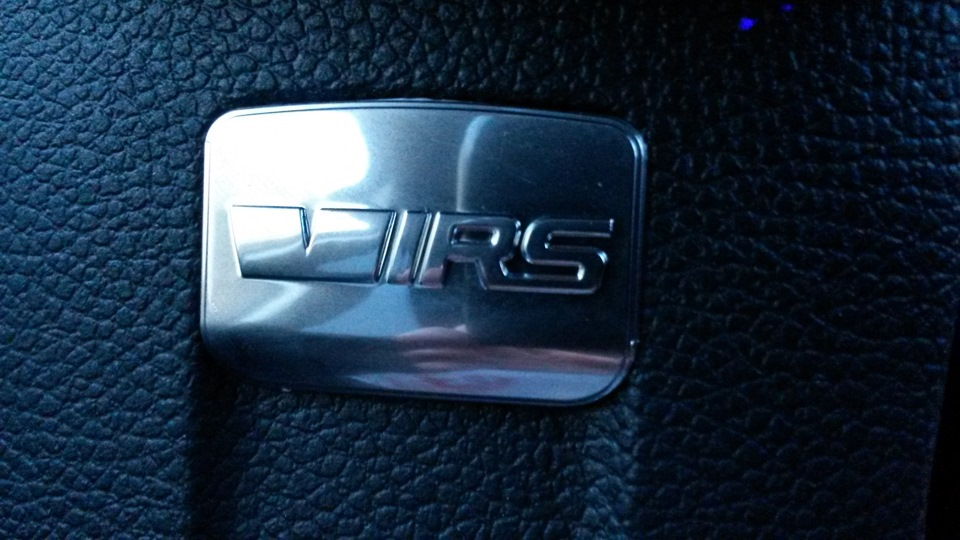 Шильдик на руль. РС шильдик Шкода а5. Шильдик RS Skoda на руль.